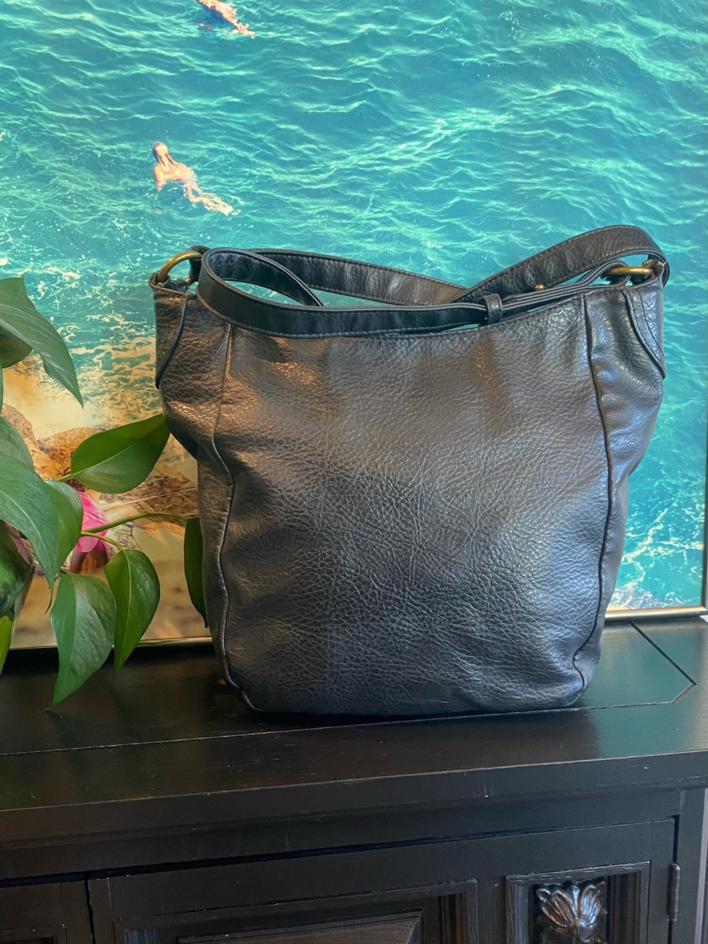Matt & Nat Black Leather Shoulder Bag with Gold Hardware - Picture 2 of 6